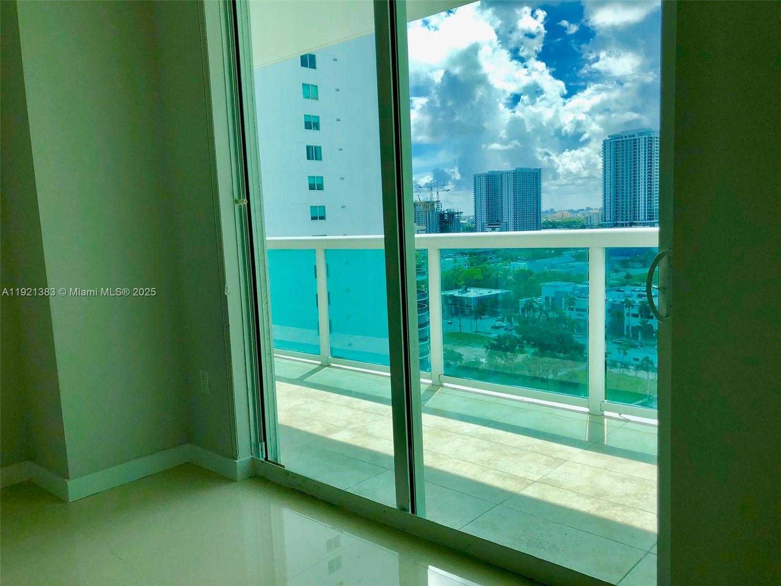 Imagen de Pequeño Objeto