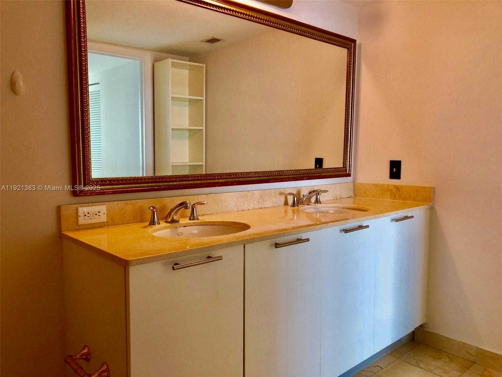 Imagen de Pequeño Objeto