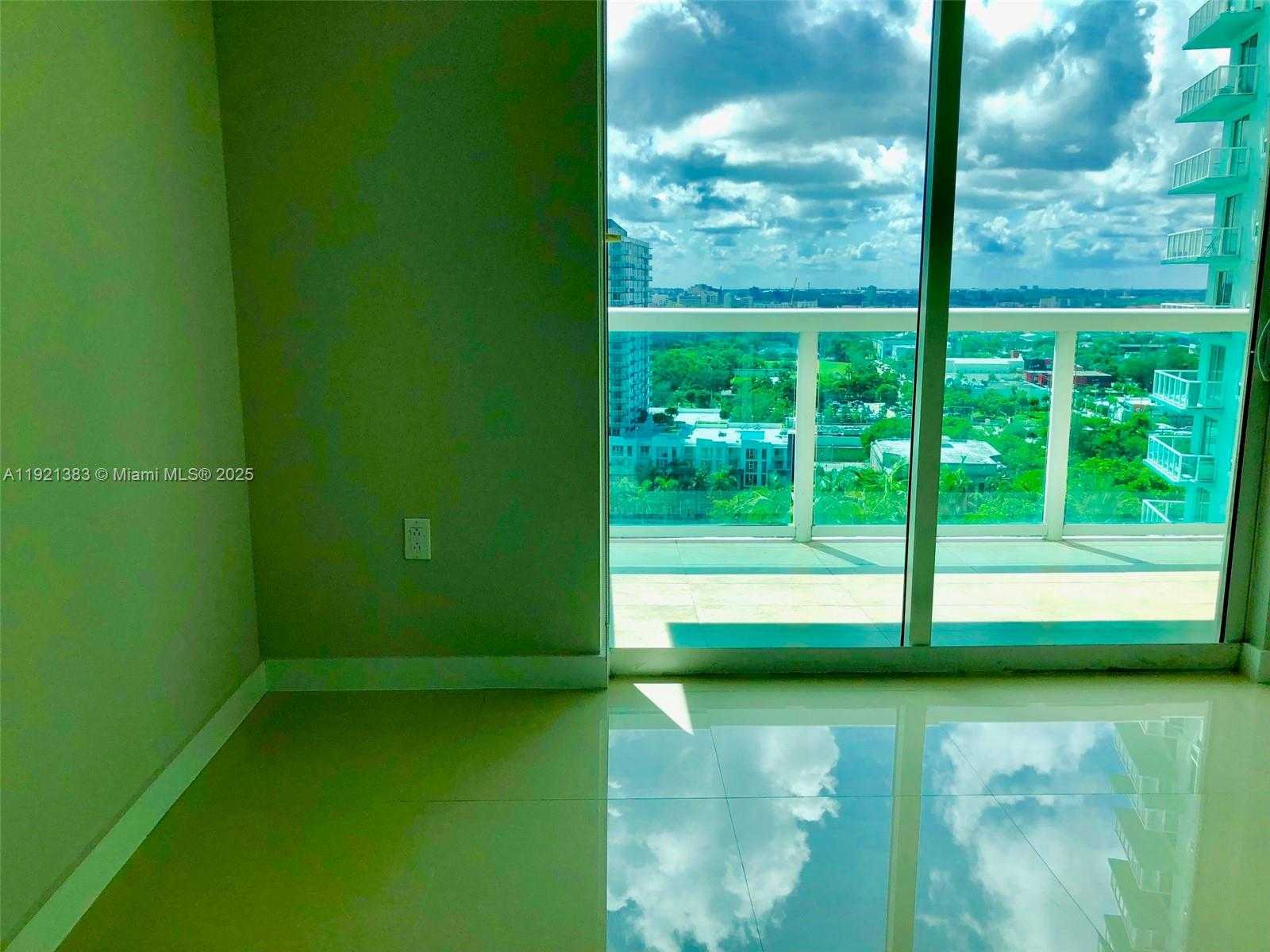 Imagen de Pequeño Objeto