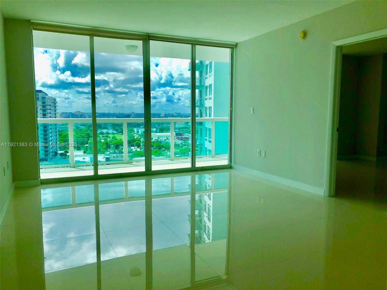 Imagen de Pequeño Objeto