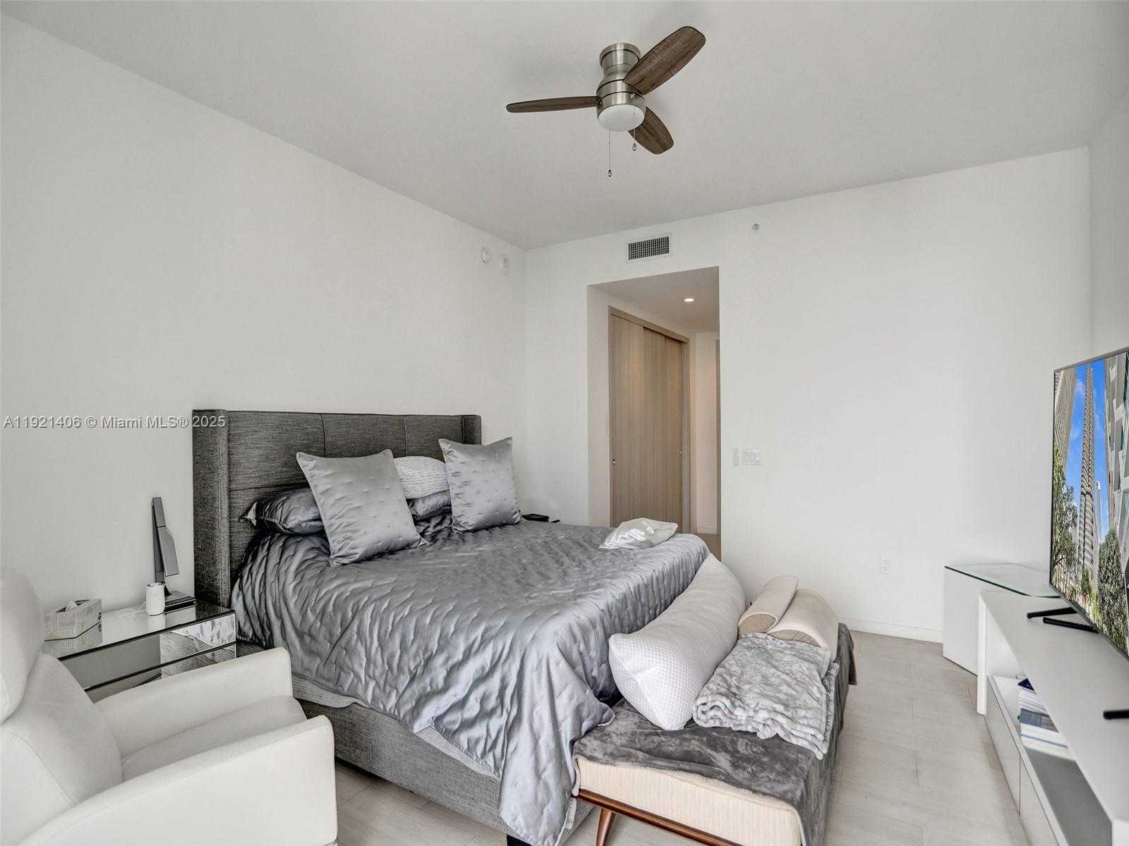 Small Image of 1000 BRICKELL PLZ #PH5103, Miami Number 10