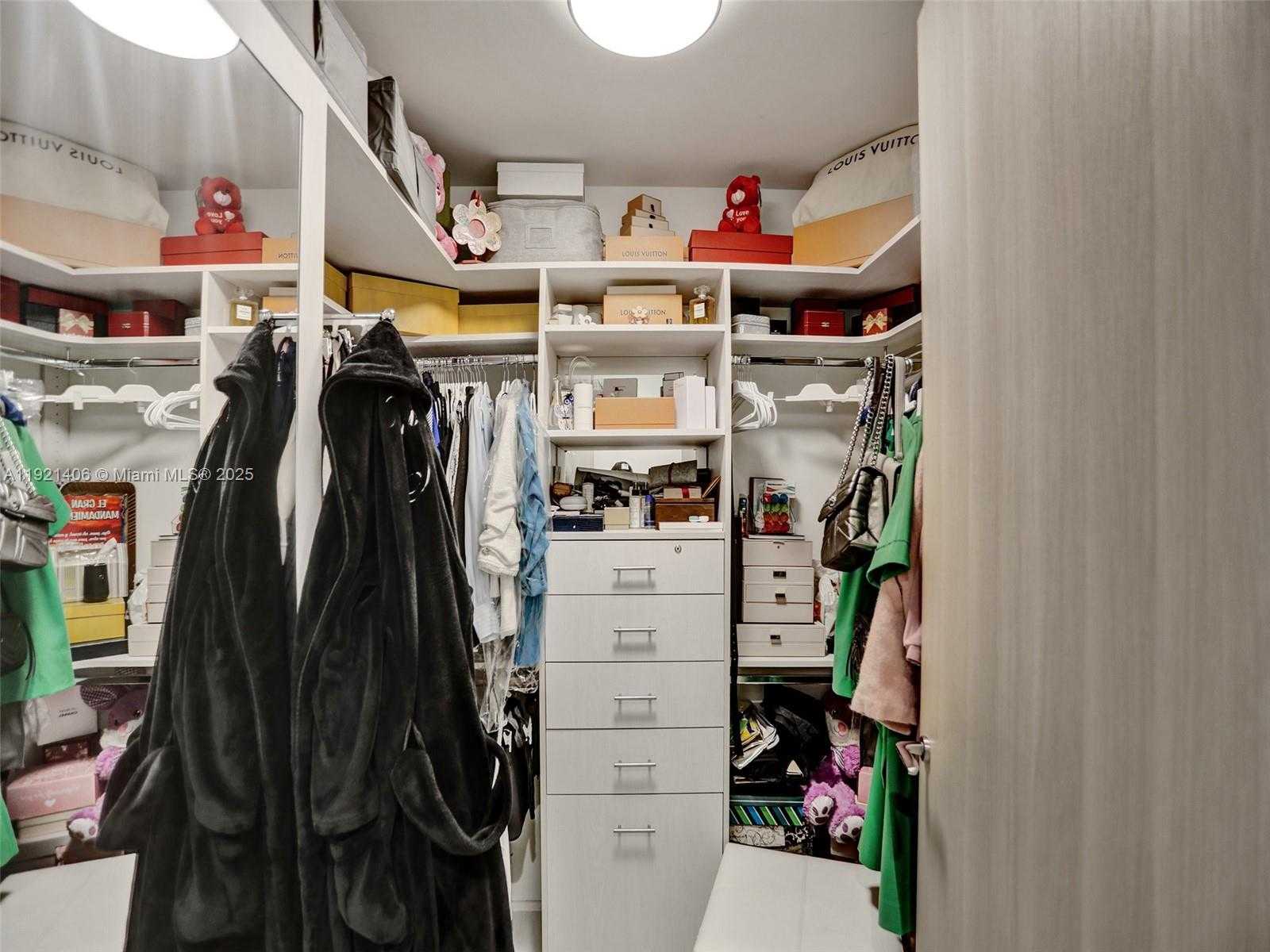 Small Image of 1000 BRICKELL PLZ #PH5103, Miami Number 12