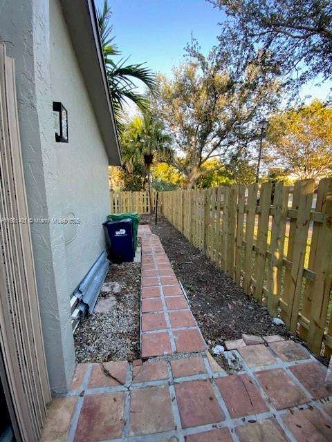 Small Image of 11423 SOUTH WEST 110TH LN #11423, Miami Number 16