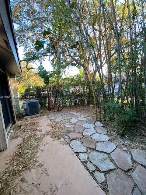 Small Image of 11423 SOUTH WEST 110TH LN #11423, Miami Number 22