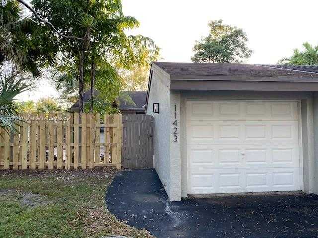 Small Image of 11423 SOUTH WEST 110TH LN #11423, Miami Number 25