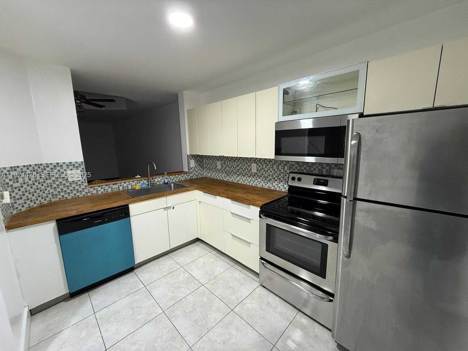 Small Image of 14111 SOUTH WEST 121 PLACE #4, Miami Number 2