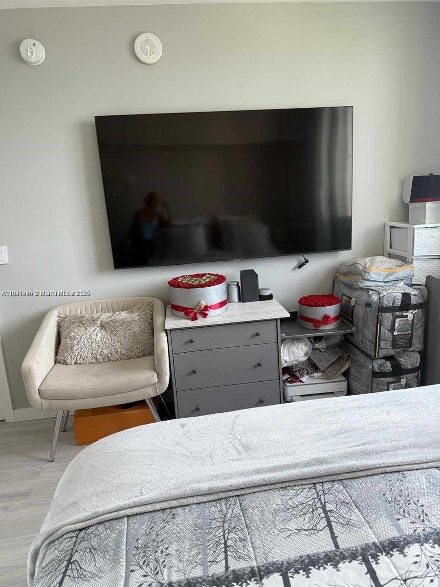 Small Image of 275 NORTH EAST 18TH ST #1405, Miami Number 17