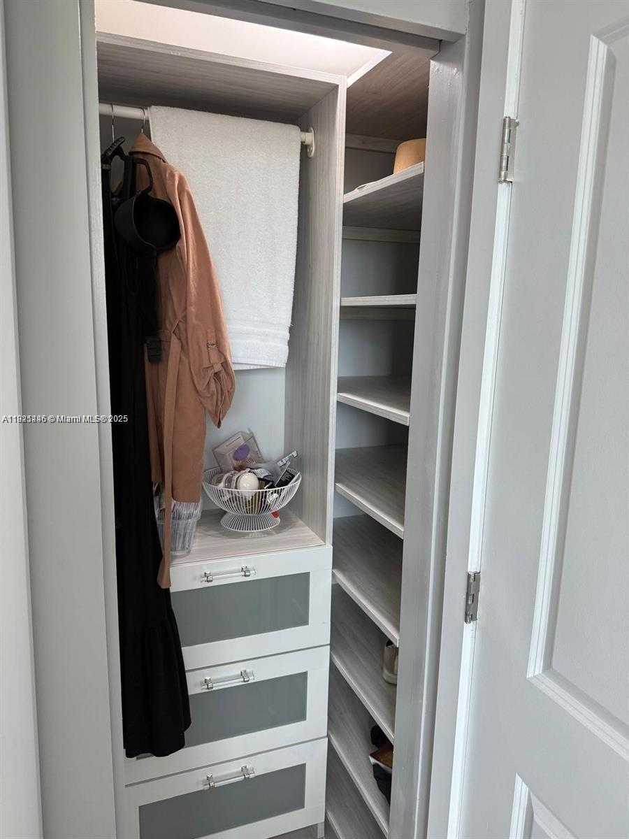 Small Image of 275 NORTH EAST 18TH ST #1405, Miami Number 18