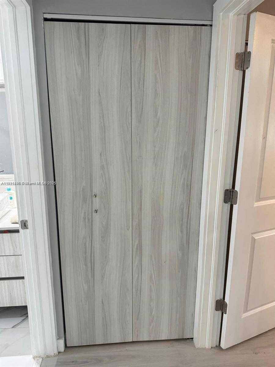 Small Image of 275 NORTH EAST 18TH ST #1405, Miami Number 26