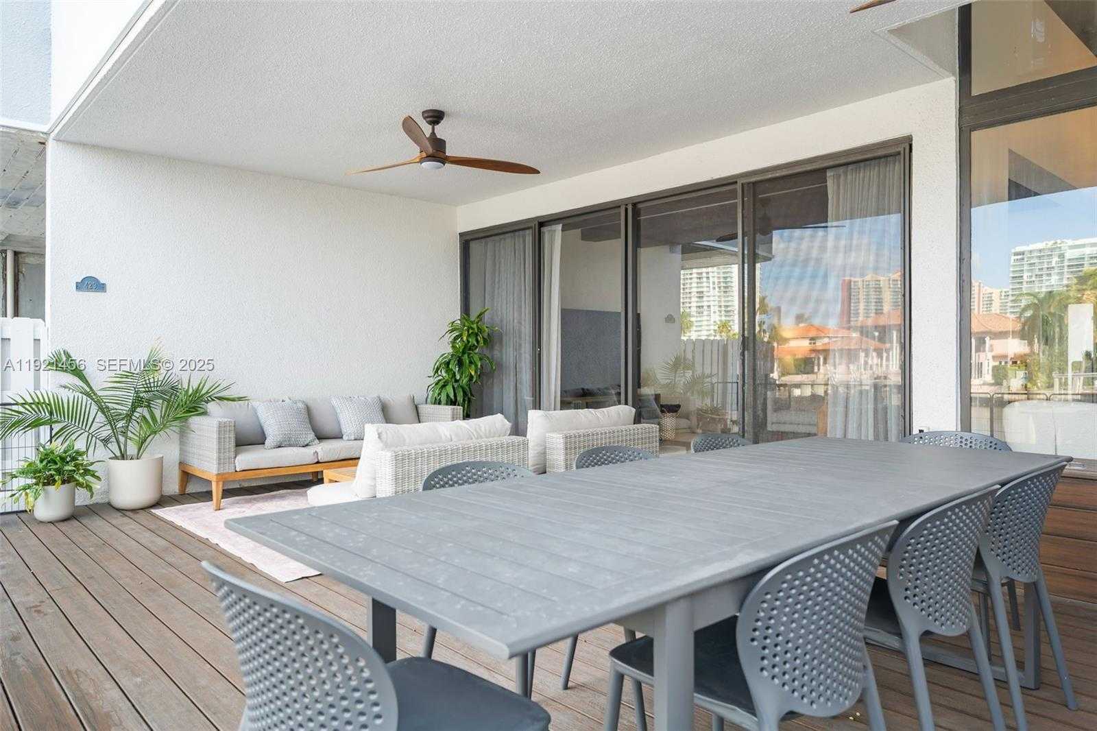 Small Image of 429 POINCIANA DR #1415, Sunny Isles Beach Number 12