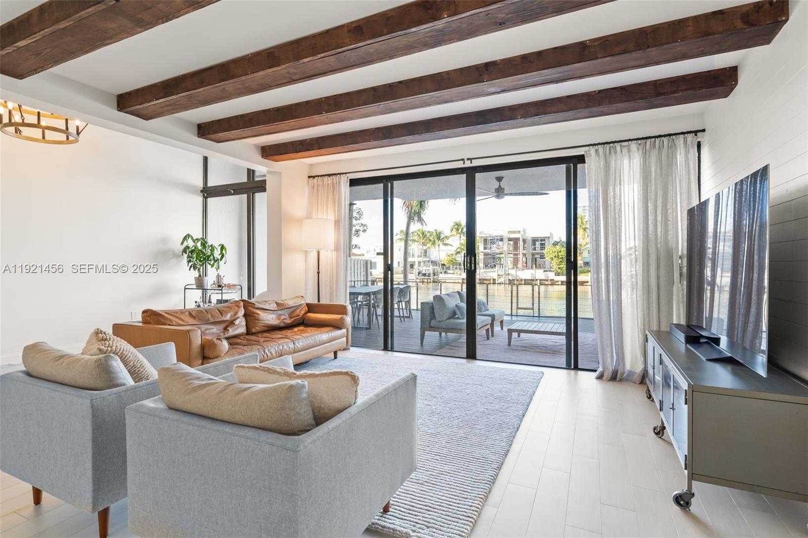 Small Image of 429 POINCIANA DR #1415, Sunny Isles Beach Number 4