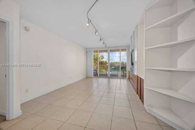 Small Image of 5600 COLLINS AVE #4H, Miami Beach Number 10