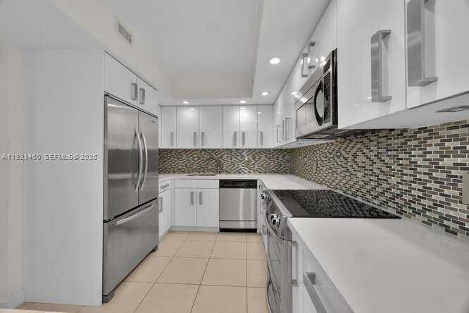 Small Image of 5600 COLLINS AVE #4H, Miami Beach Number 11