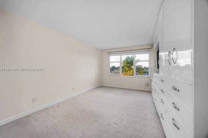 Small Image of 5600 COLLINS AVE #4H, Miami Beach Number 13