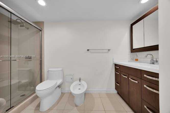 Small Image of 5600 COLLINS AVE #4H, Miami Beach Number 19