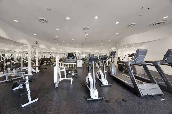 Small Image of 5600 COLLINS AVE #4H, Miami Beach Number 24