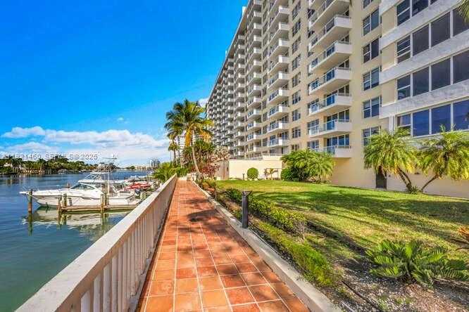 Small Image of 5600 COLLINS AVE #4H, Miami Beach Number 25