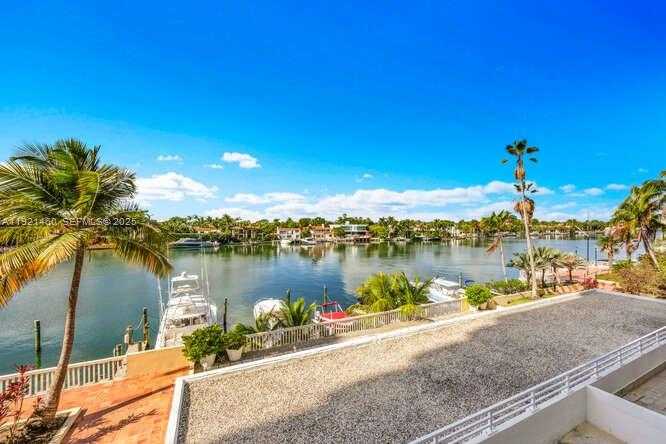 Small Image of 5600 COLLINS AVE #4H, Miami Beach Number 4