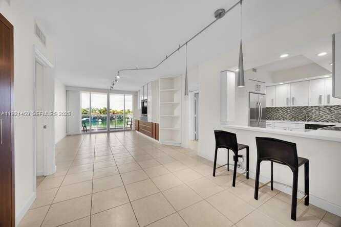 Small Image of 5600 COLLINS AVE #4H, Miami Beach Number 6