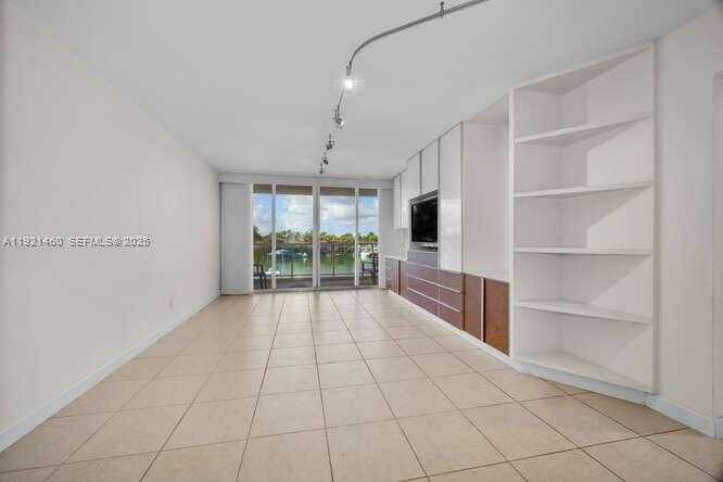 Small Image of 5600 COLLINS AVE #4H, Miami Beach Number 7