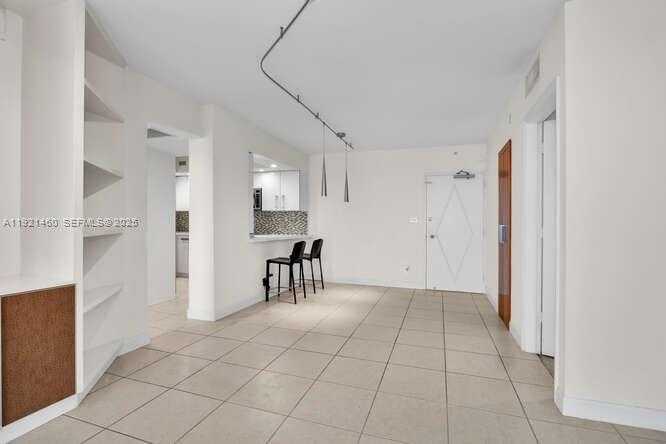 Small Image of 5600 COLLINS AVE #4H, Miami Beach Number 8