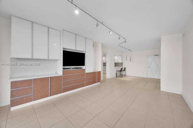 Small Image of 5600 COLLINS AVE #4H, Miami Beach Number 9