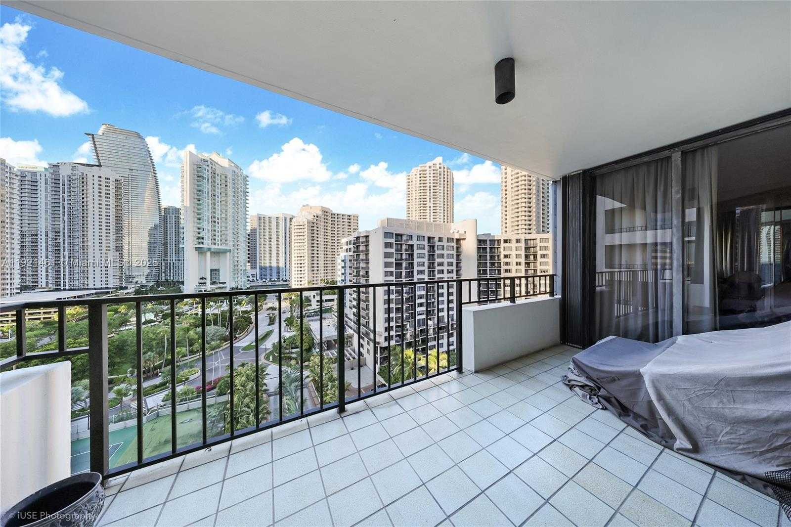 Small Image of 520 BRICKELL KEY DR #A1510, Miami Number 2