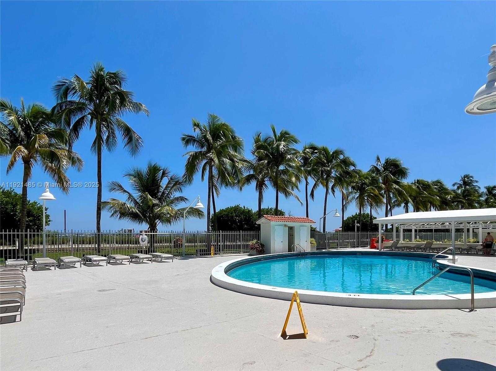 Small Image of 2899 COLLINS AVE #915, Miami Beach Number 13