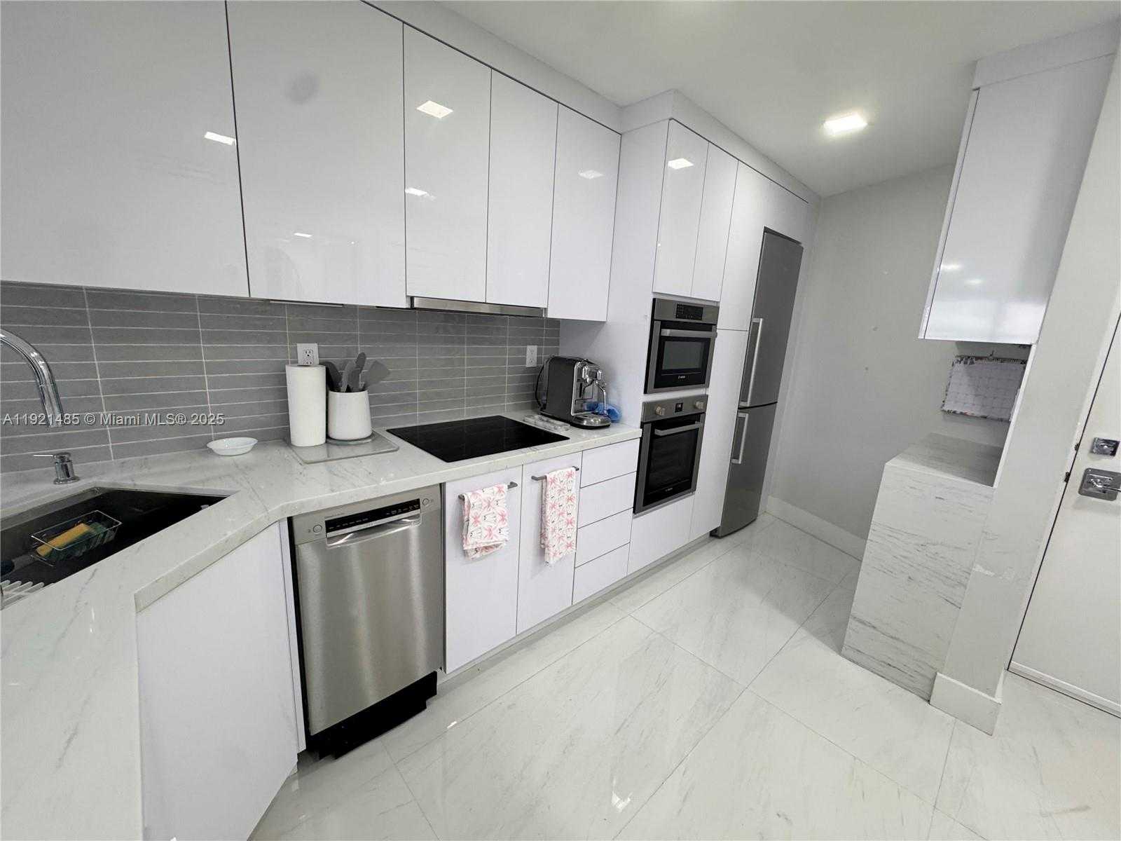 Small Image of 2899 COLLINS AVE #915, Miami Beach Number 8