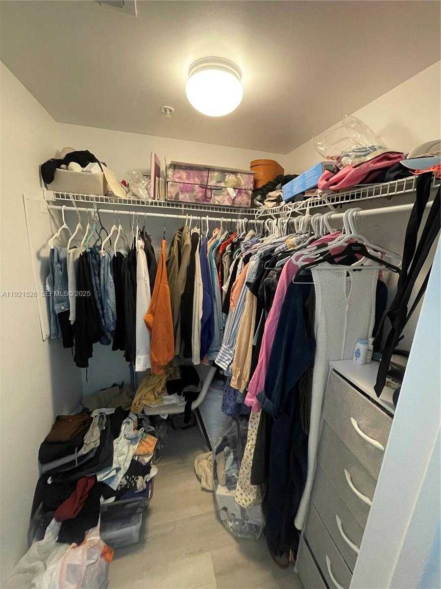 Small Image of 90 SOUTH WEST 3RD ST #4105, Miami Number 32