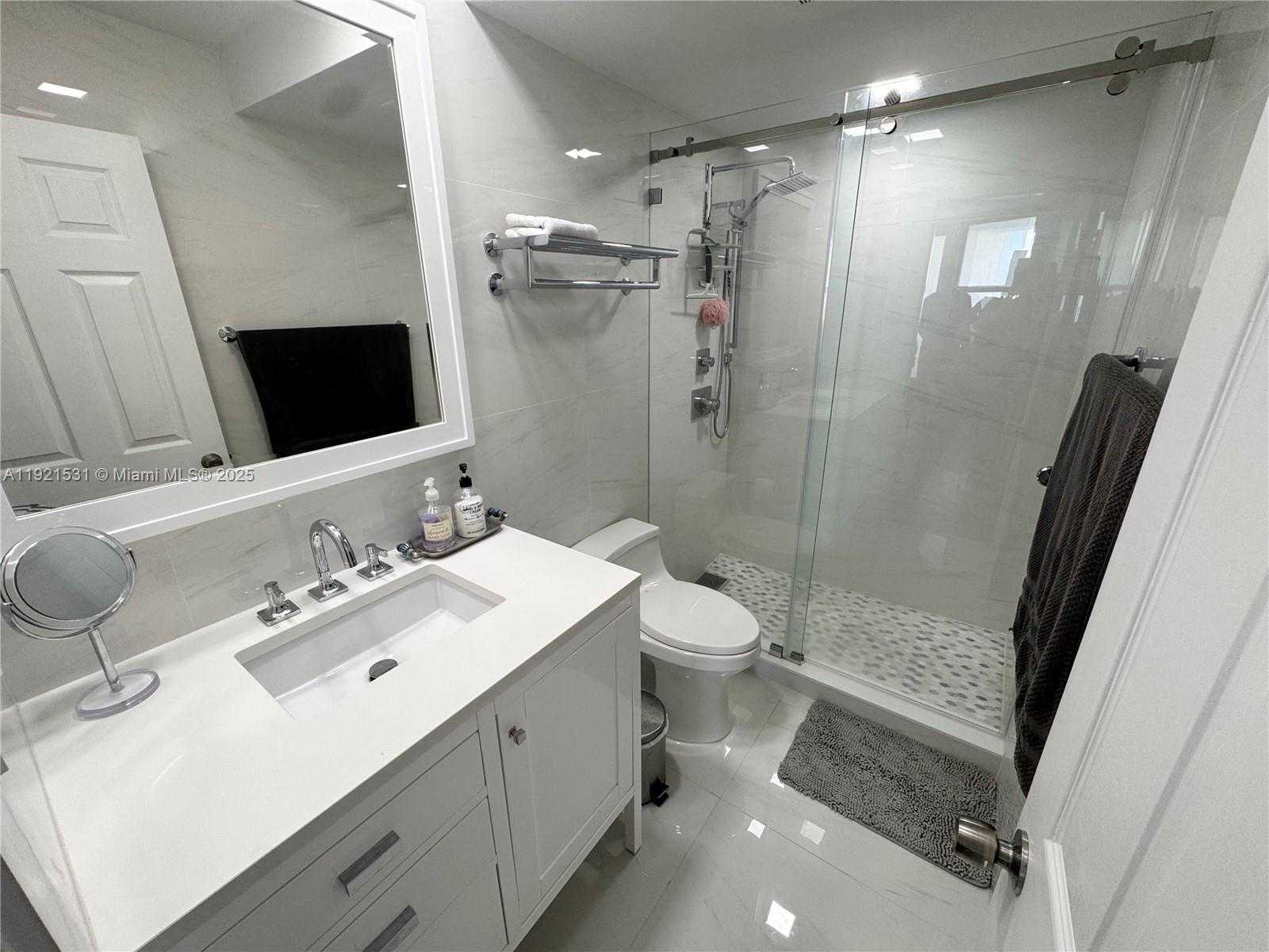 Small Image of 2899 COLLINS AVE #1201, Miami Beach Number 13