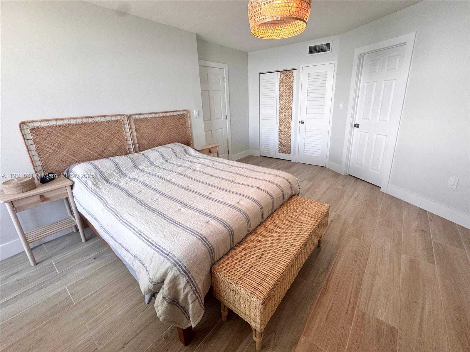 Small Image of 2899 COLLINS AVE #1201, Miami Beach Number 14