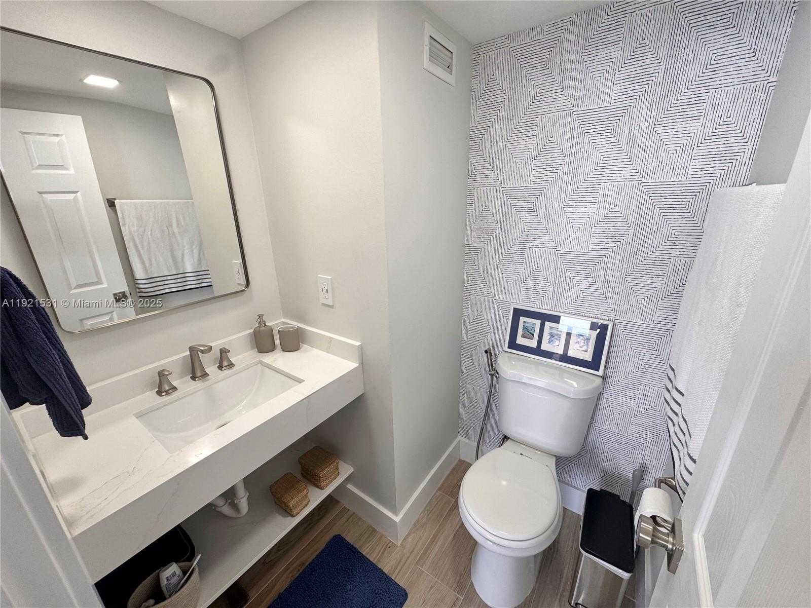 Small Image of 2899 COLLINS AVE #1201, Miami Beach Number 16