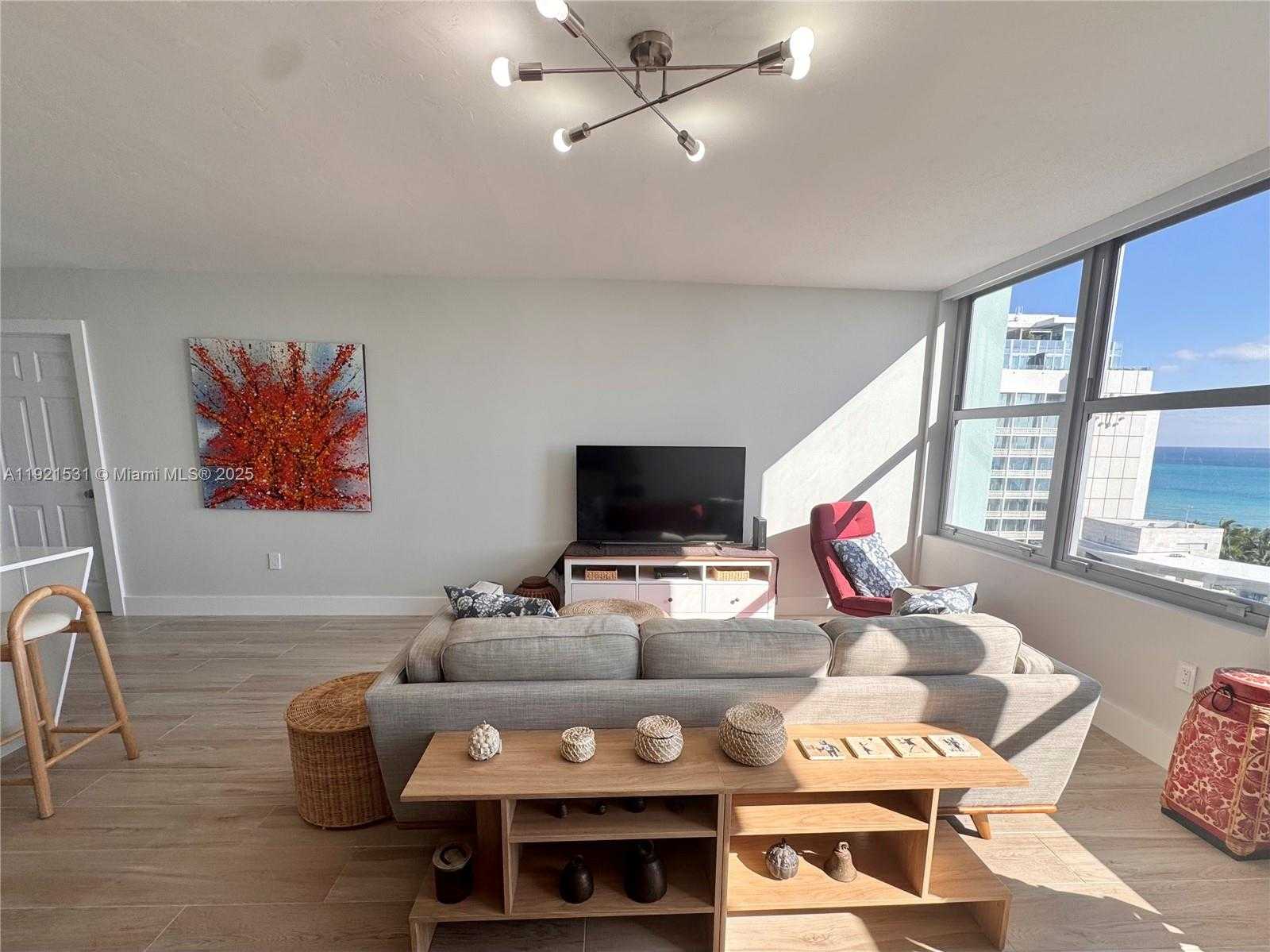 Small Image of 2899 COLLINS AVE #1201, Miami Beach Number 6