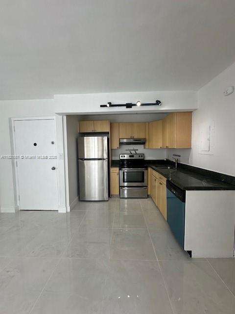 Small Image of 899 WEST AVE #4E, Miami Beach Number 2