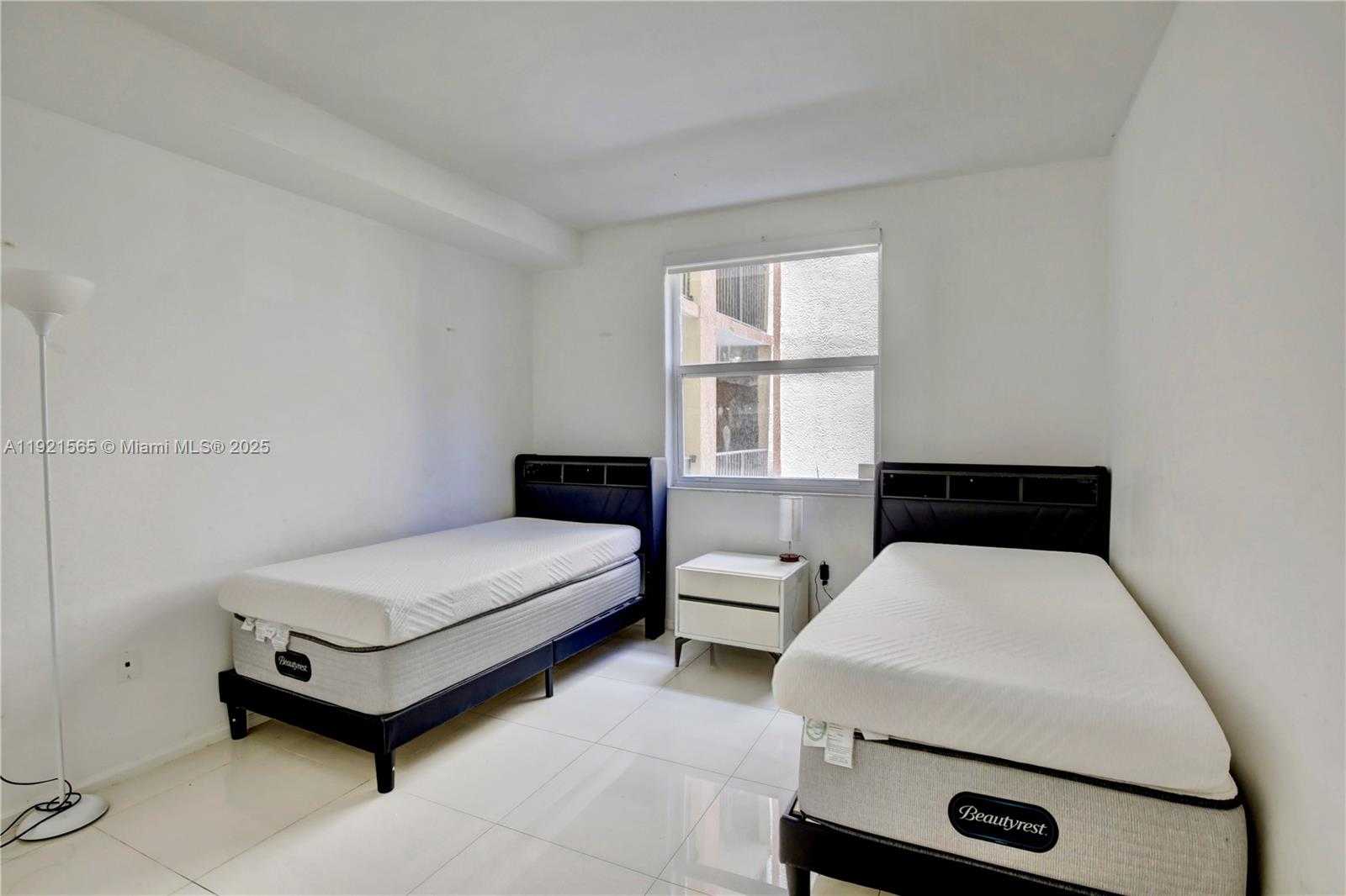 Small Image of 17100 NORTH BAY RD #1712, Sunny Isles Beach Number 11