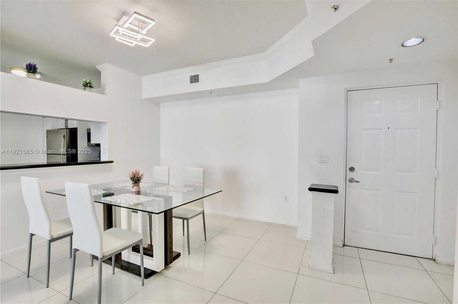 Small Image of 17100 NORTH BAY RD #1712, Sunny Isles Beach Number 4
