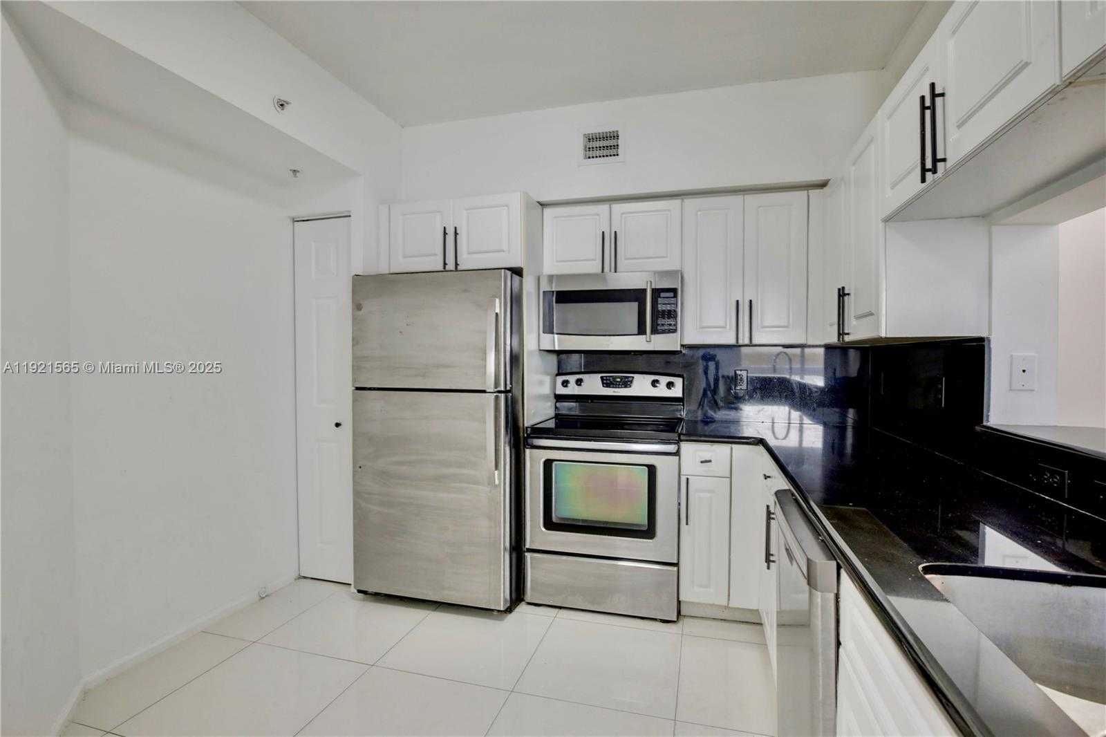 Small Image of 17100 NORTH BAY RD #1712, Sunny Isles Beach Number 5