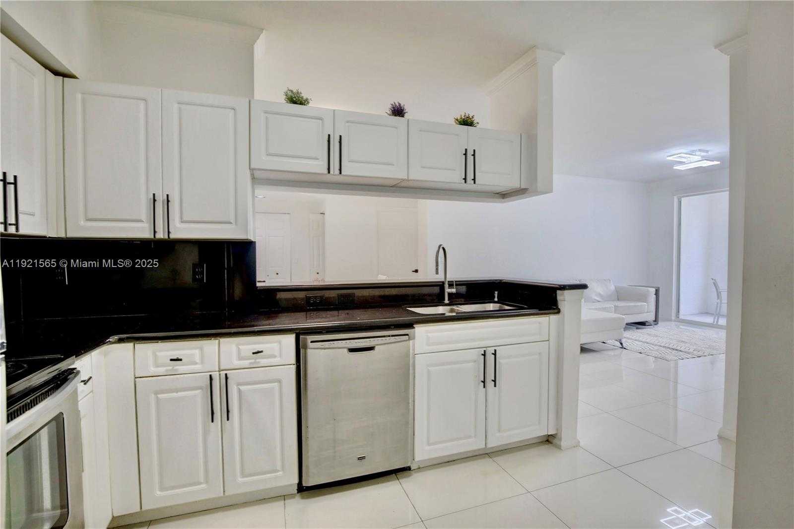 Small Image of 17100 NORTH BAY RD #1712, Sunny Isles Beach Number 6