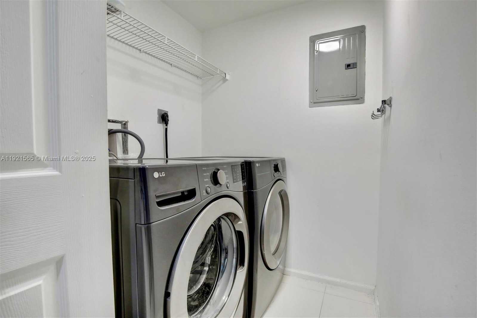 Small Image of 17100 NORTH BAY RD #1712, Sunny Isles Beach Number 7