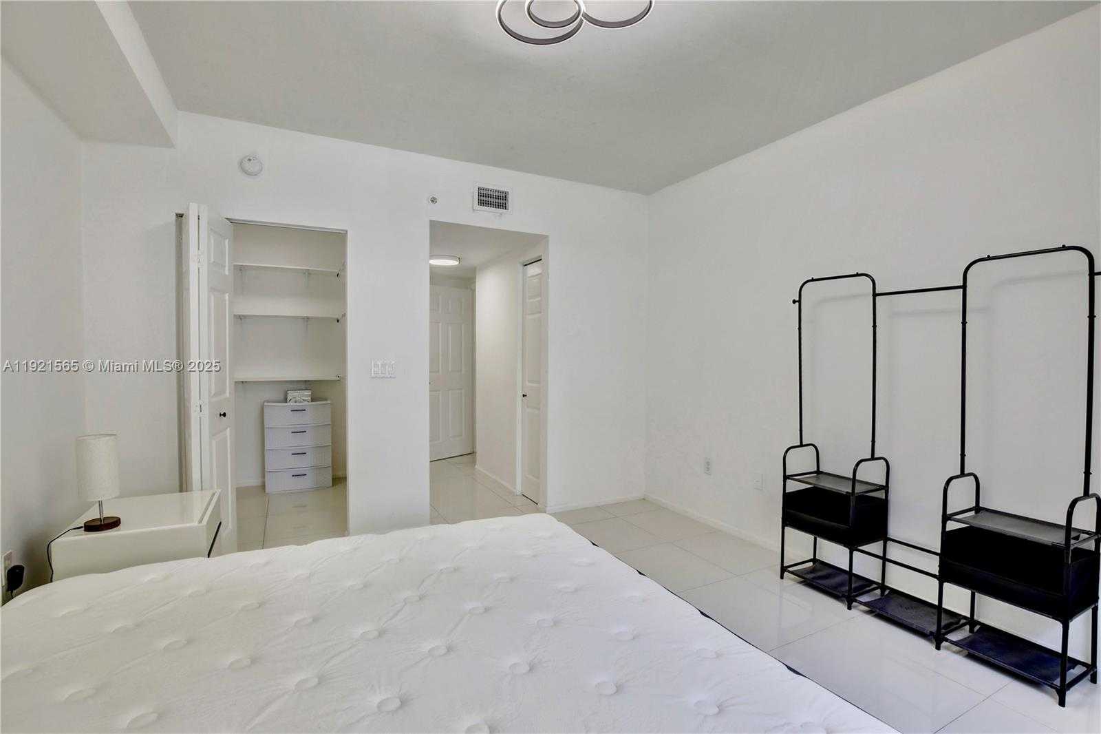 Small Image of 17100 NORTH BAY RD #1712, Sunny Isles Beach Number 9