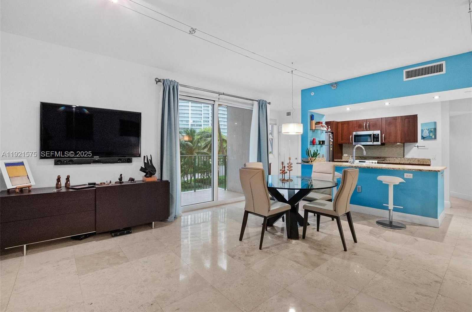 Small Image of 19900 EAST COUNTRY CLUB DR #212, Aventura Number 2