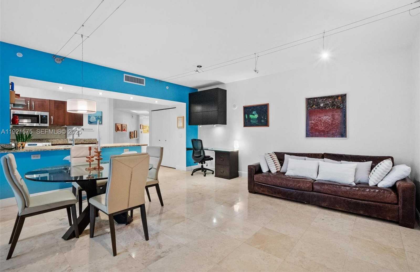 Small Image of 19900 EAST COUNTRY CLUB DR #212, Aventura Number 3