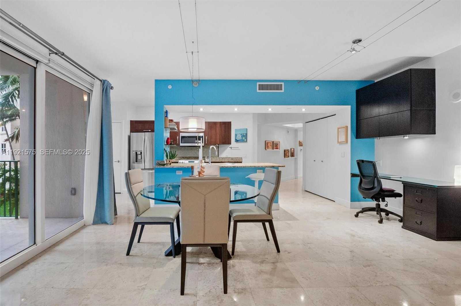 Small Image of 19900 EAST COUNTRY CLUB DR #212, Aventura Number 4