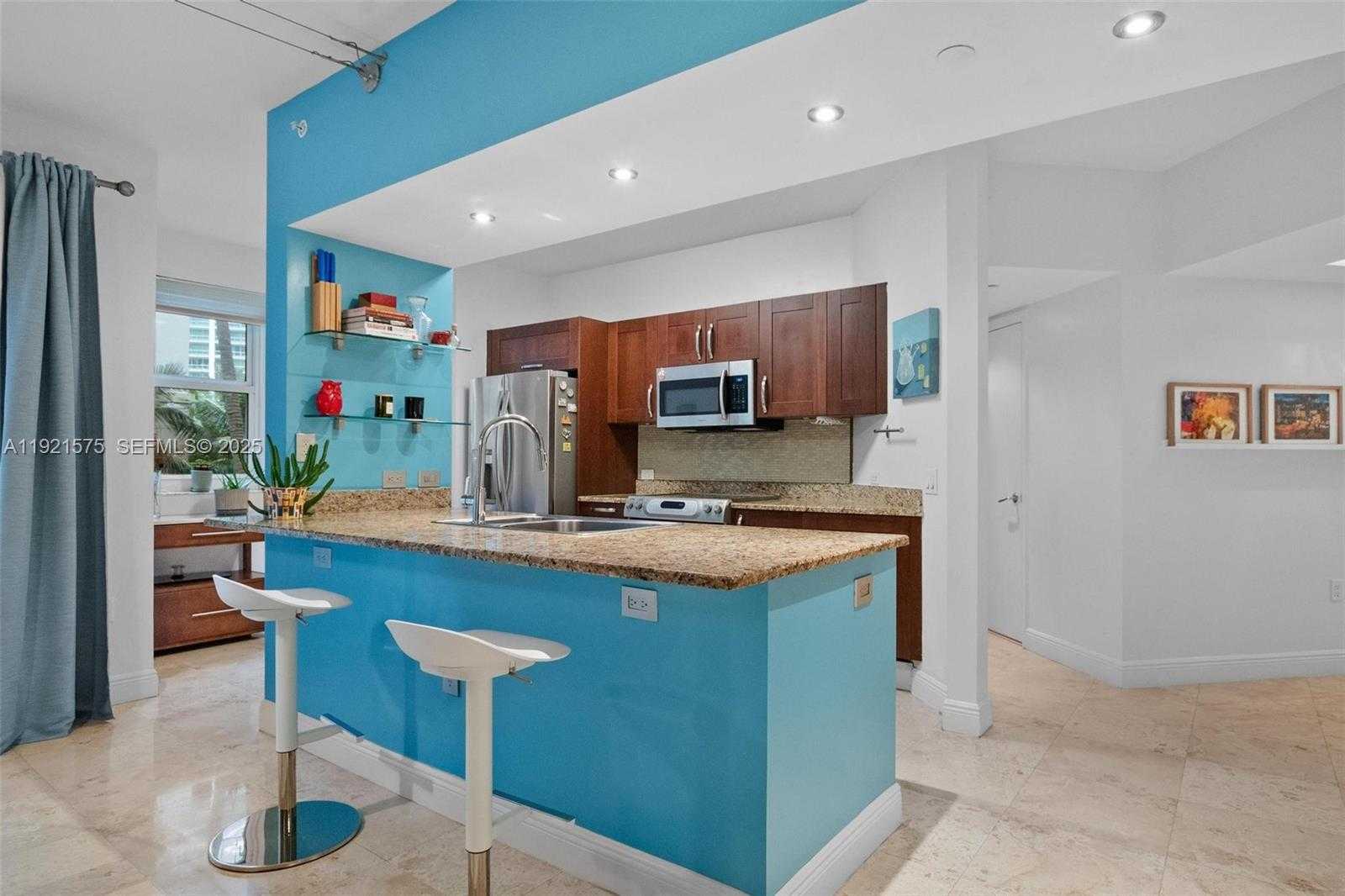 Small Image of 19900 EAST COUNTRY CLUB DR #212, Aventura Number 6