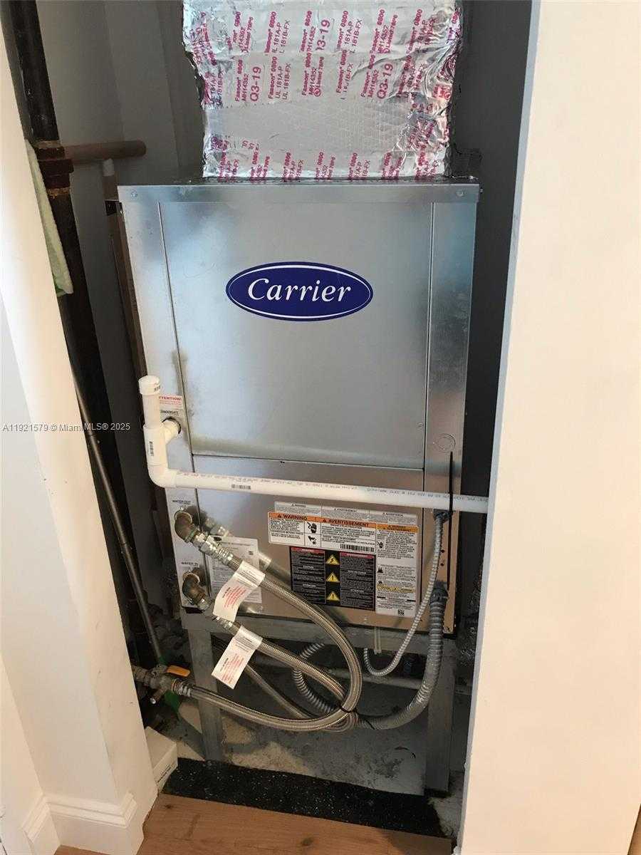 Small Image of 325 SOUTH BISCAYNE BLVD #1420, Miami Number 8