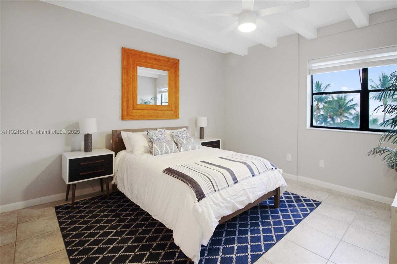 Small Image of 1390 OCEAN DR #407, Miami Beach Number 5