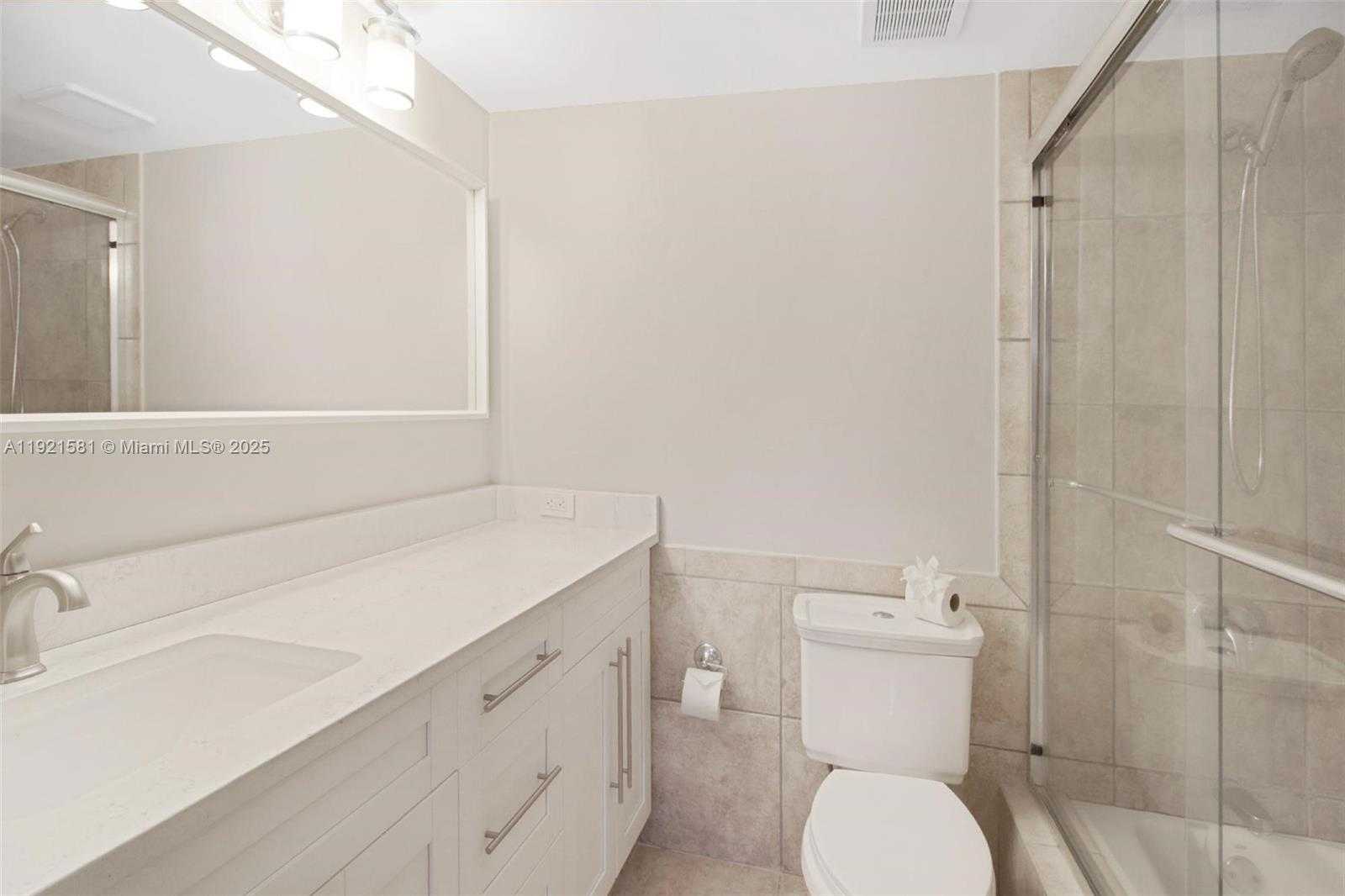 Small Image of 1390 OCEAN DR #407, Miami Beach Number 6