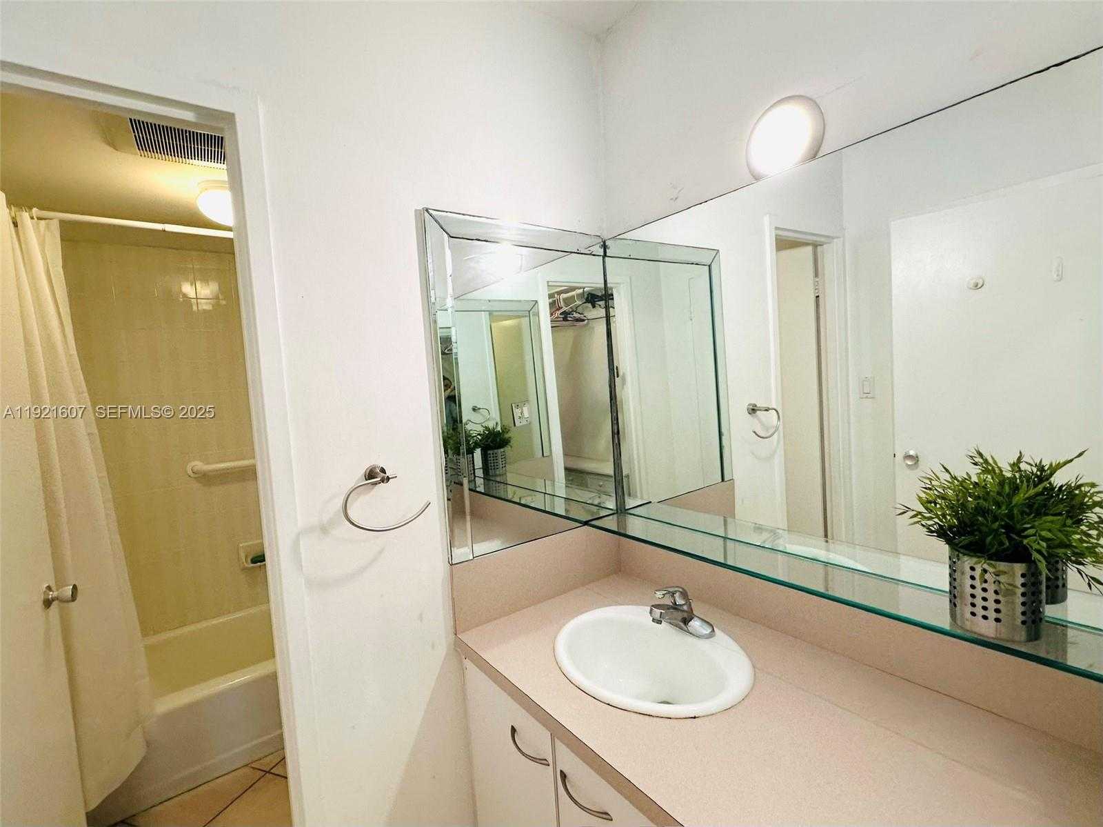 Small Image of 100 LINCOLN RD #1427, Miami Beach Number 26