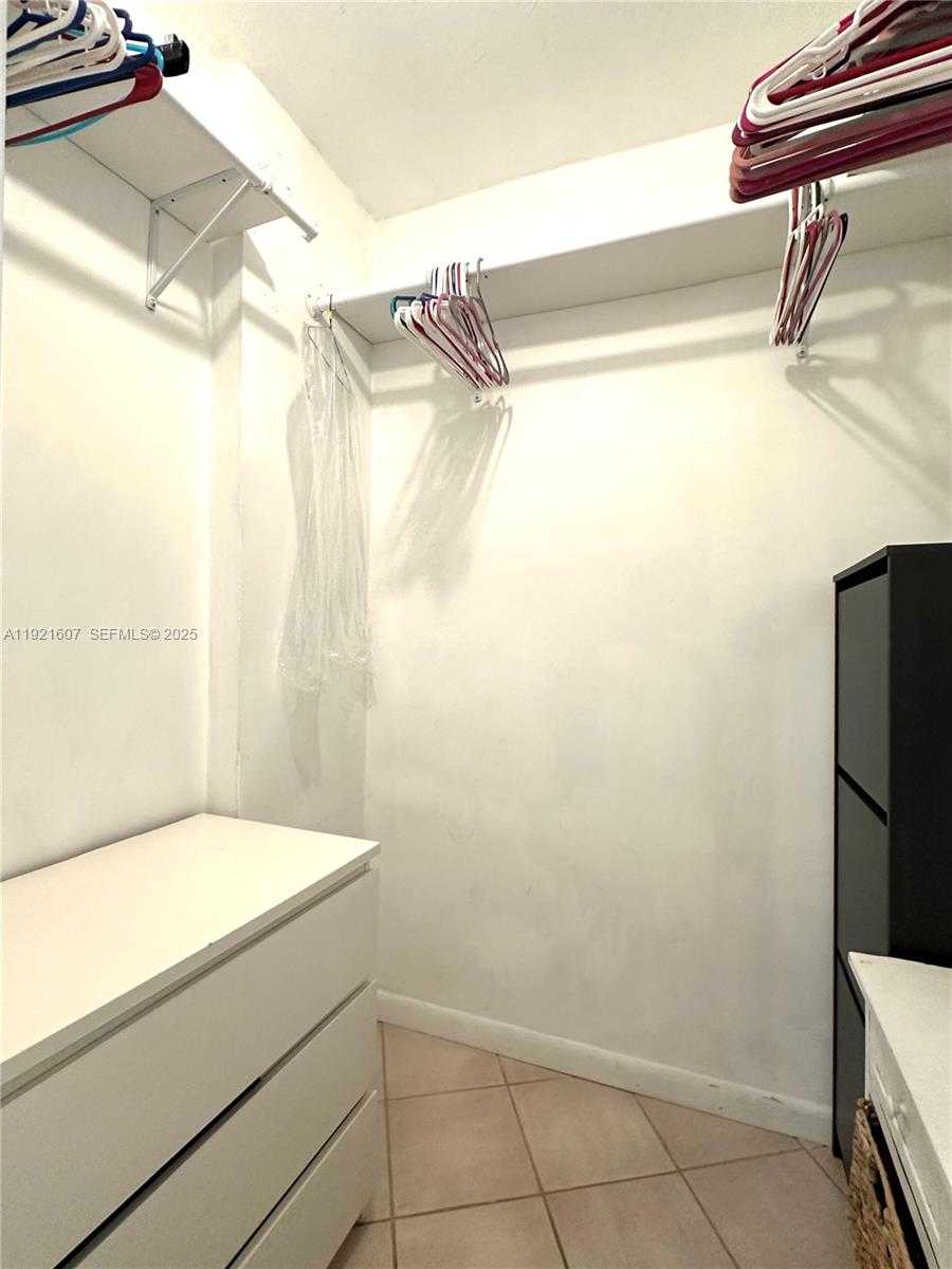 Small Image of 100 LINCOLN RD #1427, Miami Beach Number 30